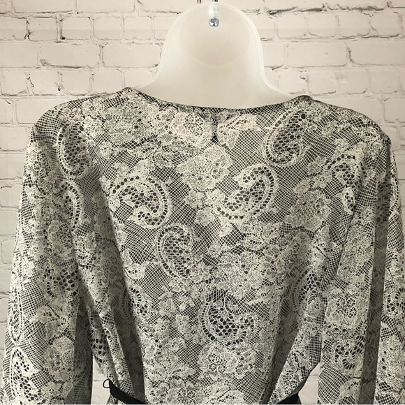 Women's b. Street Lacey Print Top with Deep V and Beaded Tie at the Waist. Large - Picture 4 of 11